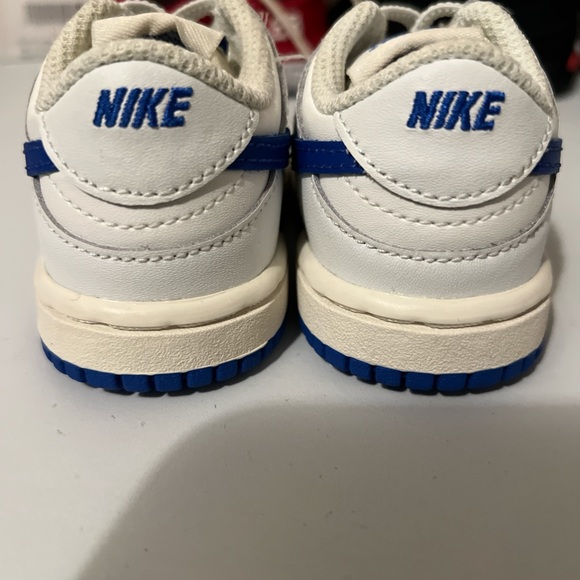 Nike - Picture 2 of 3